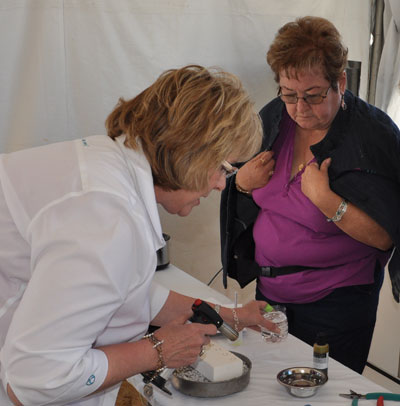 Patti Bullard teaching a jewelry class in Tucson